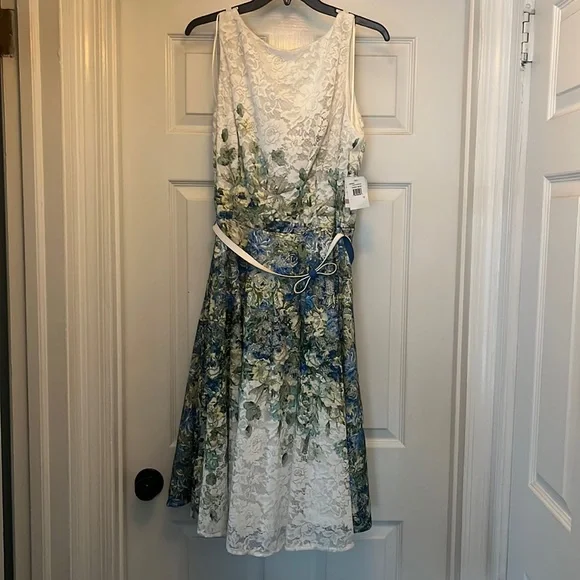 lace plus size dress Kiyonna Plus Size Mon Cherie Floral Lace Cocktail Dress